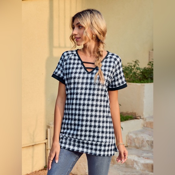 Houndstooth V-Neck Short Sleeve T-Shirt - Picture 1 of 8